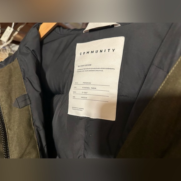 Community Paradigm Parka MED - Picture 2 of 6